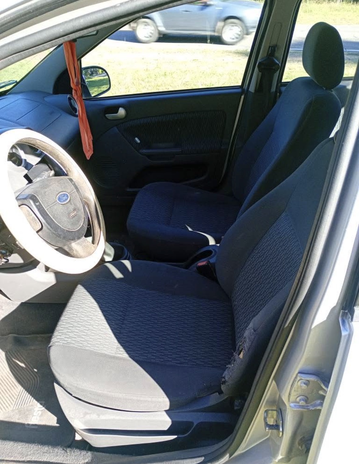Ford Fiesta 2006 1.6 Nafta - Foto 6