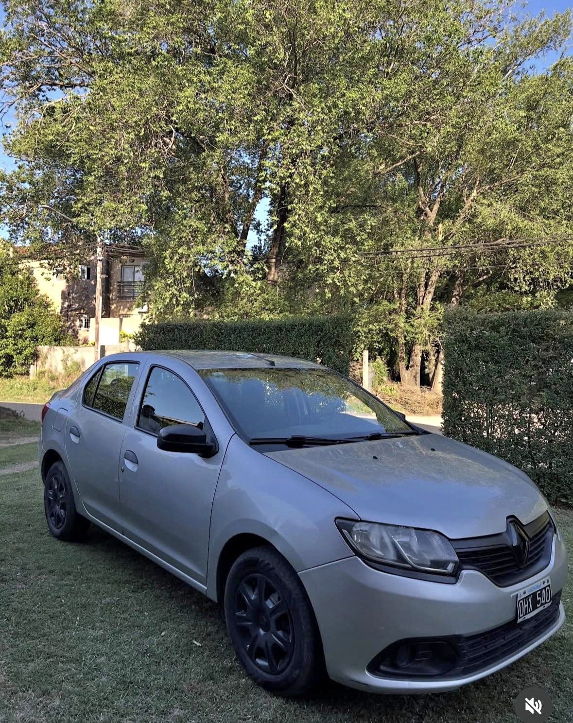 Renault Logan - Foto 1