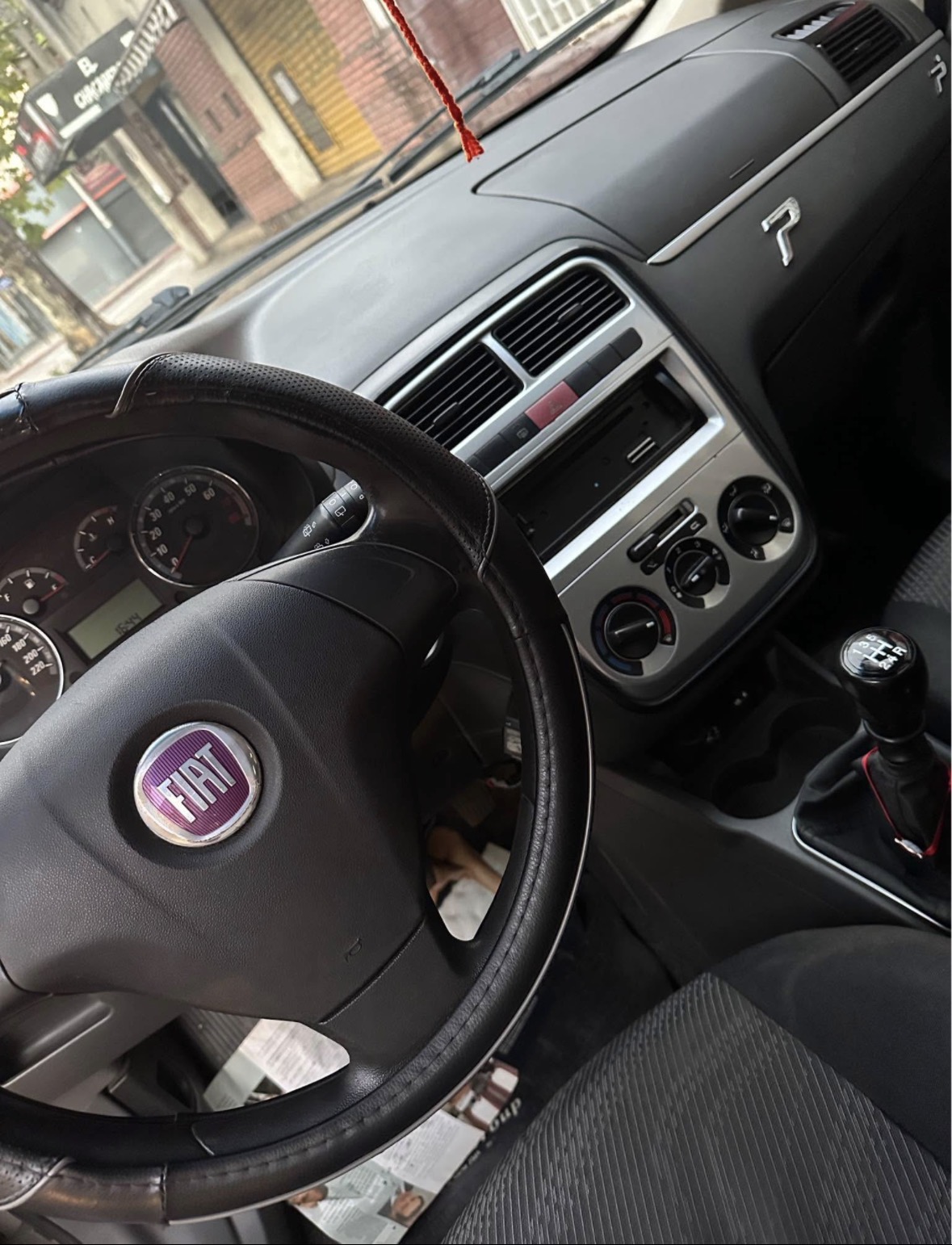 Fiat Punto ELX 1.4 2010 - Foto 6