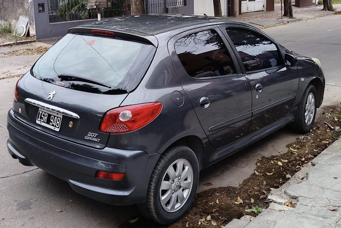 Peugeot 207 Compact - Foto 1