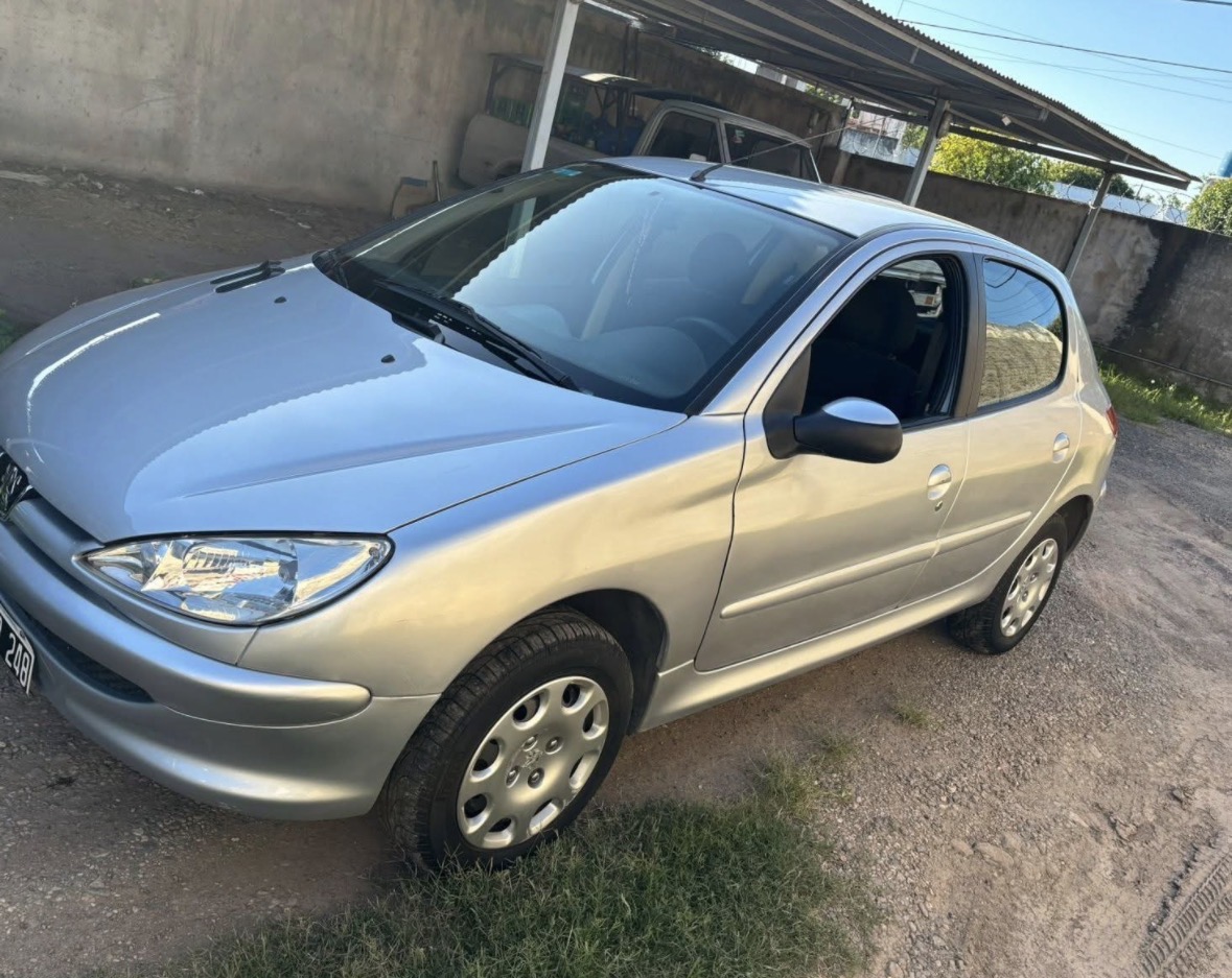 Peugeot 206 5ta generación - Foto 2