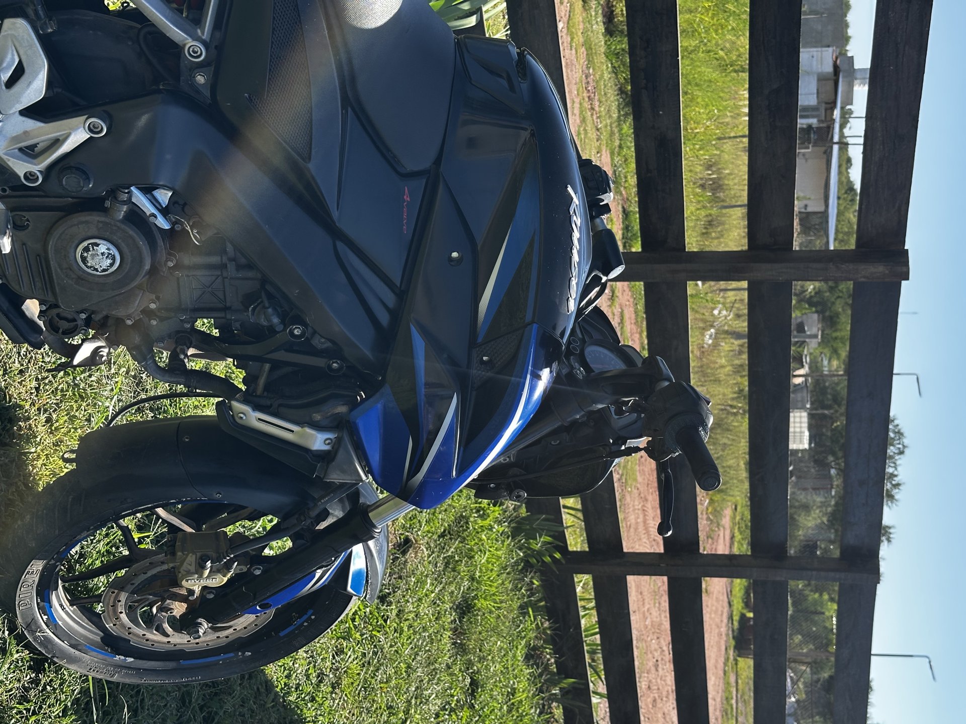 Bajaj Rouser 200 - Foto 3
