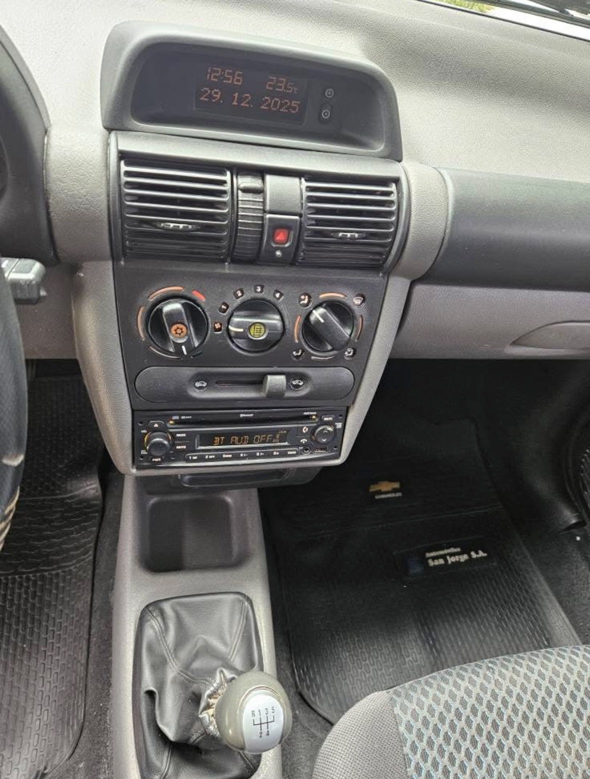 Chevrolet Classic 1.4 LT Spirit - Foto 9
