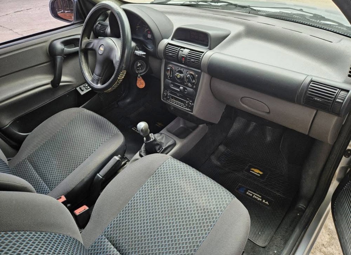 Chevrolet Classic 1.4 LT Spirit - Foto 17